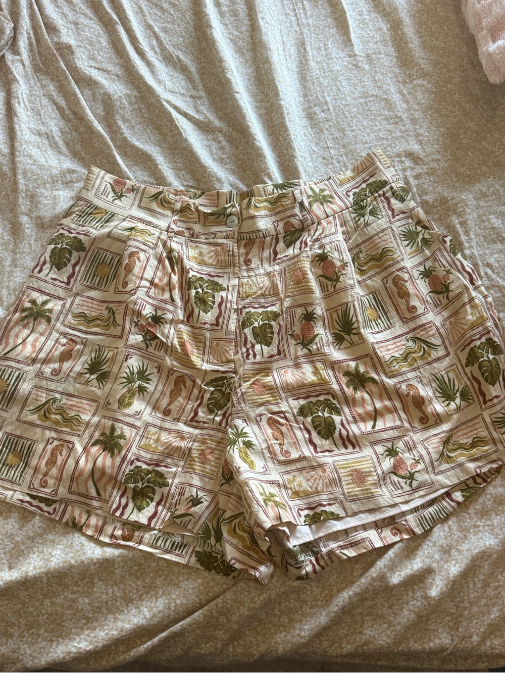 City Chic Women's Tropical Print High-Waist Shorts - Cream & Green